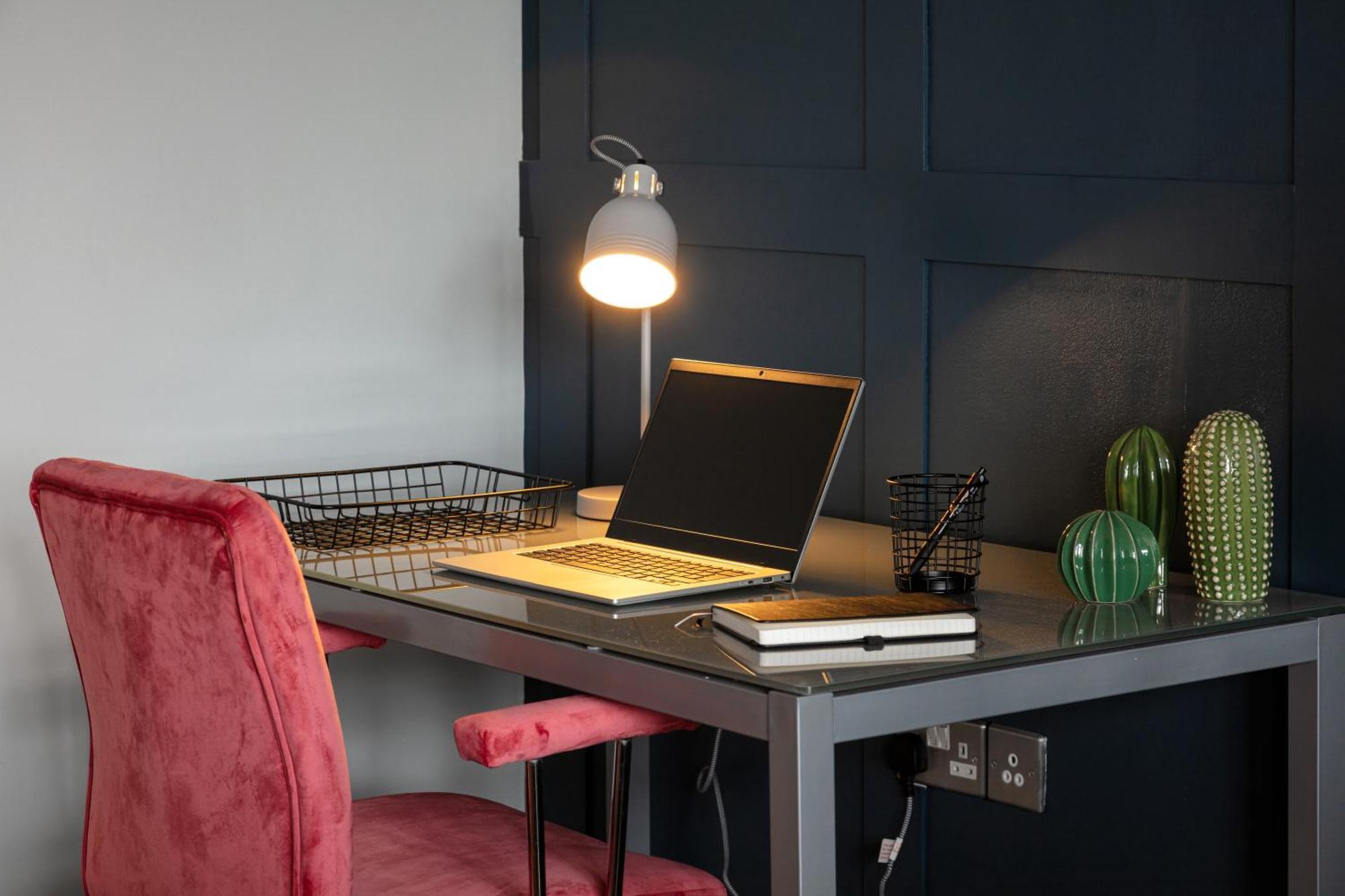 Excel, O2, Canary Wharf, London City Airport - Free Parking 외부 사진