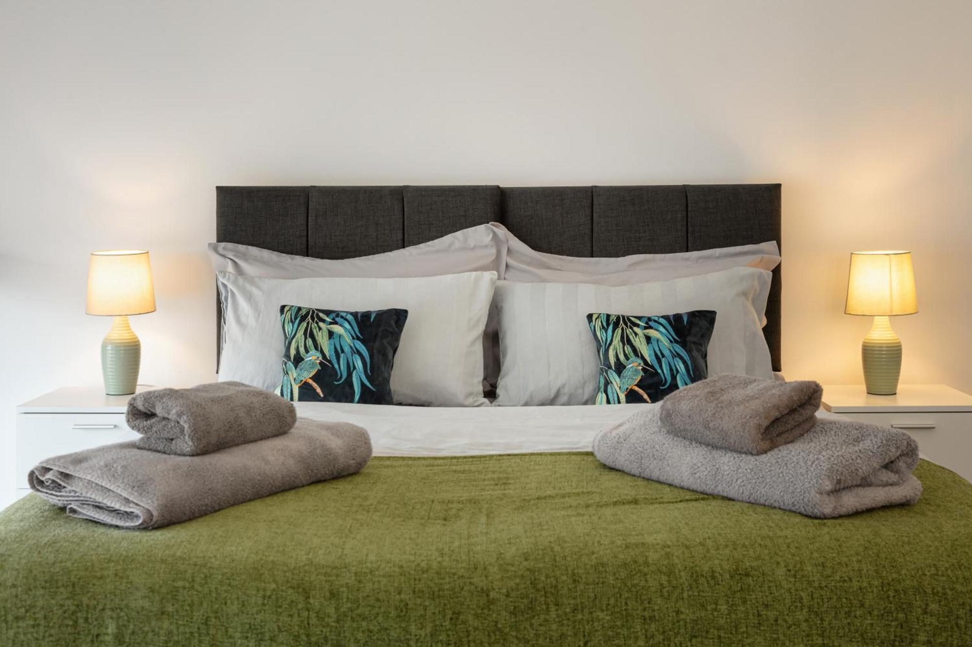 Excel, O2, Canary Wharf, London City Airport - Free Parking 외부 사진
